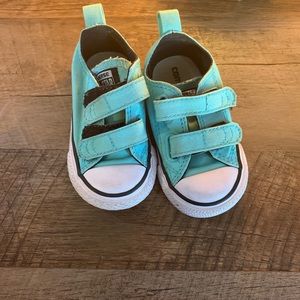 *FAST SHIPPING*Converse. Toddler size 4.
